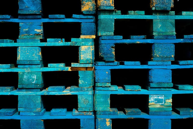 Repurposed Pallet Wood Shelves